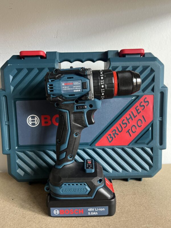 Aku bušilica BOSCH sa metalnom steznom glavom